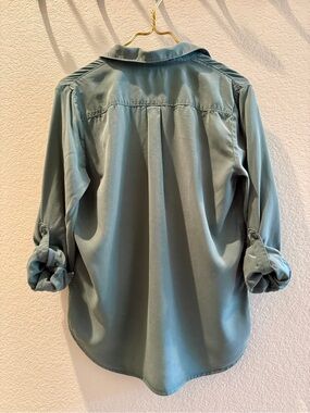 Levi’s Women’s Muted Green Rolled Sleeve Button Down Blouse